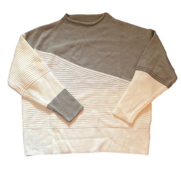 No Brand Gray and Cream Colored Turtle Neck Sweater - Picture 1 of 4